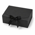 Scatola regalo 25 x 25 x 10 cm in cartone rigido nero con nastro in raso - confezione elegante con chiusura a fiocco