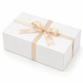 Scatola regalo 30 x 20 x 10 cm in cartone bianco con nastro satinato beige - confezione decorativa con coperchio
