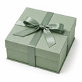 Scatola regalo 20 x 20 x 10 cm in cartone verde salvia con nastro decorativo stile elegante
